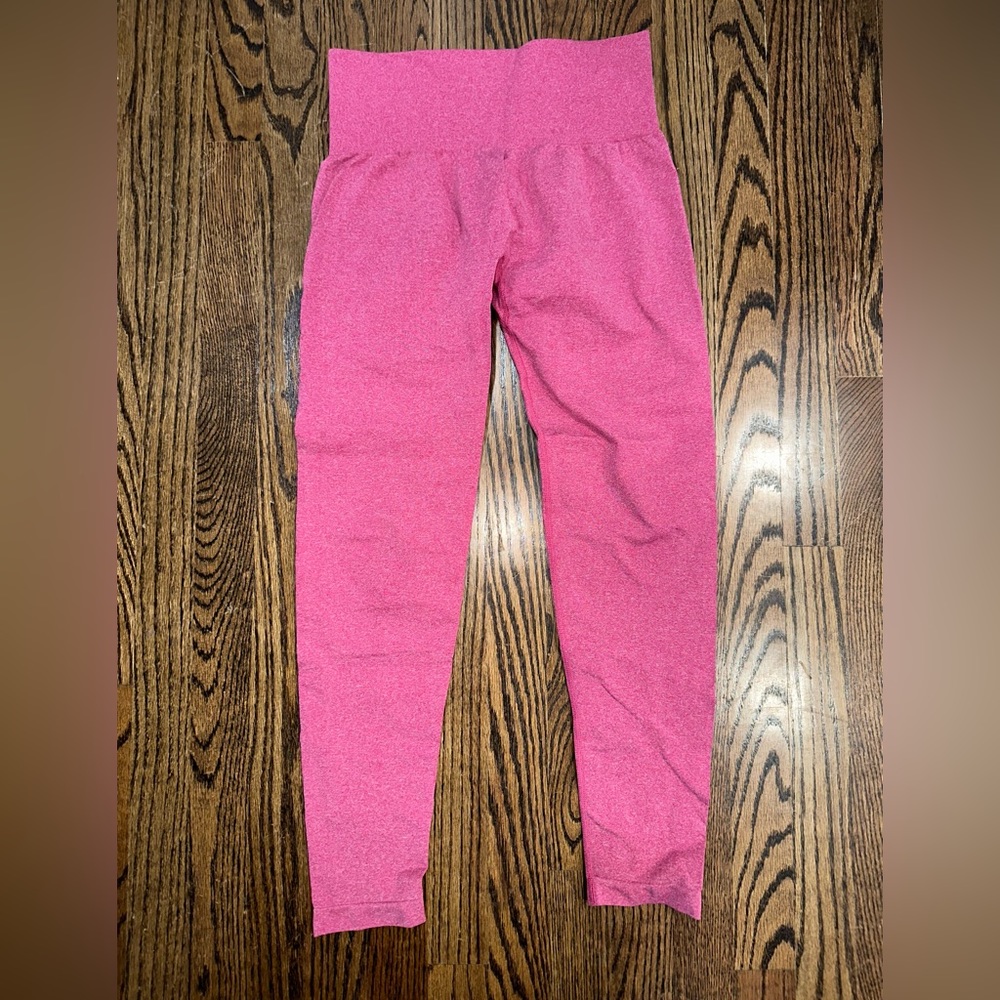 Size L pink seamless contour leggings. NVGTN.